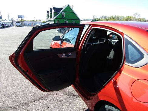 Used 2022 Kia Forte LXS w/ LXS Technology Package FWD image 18