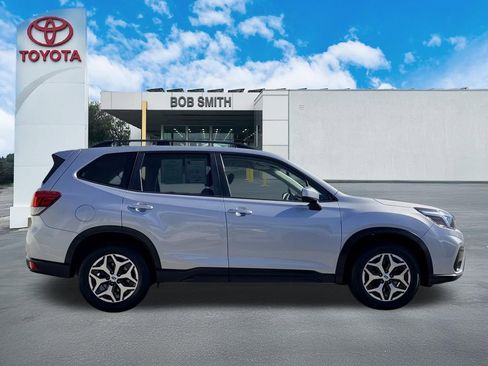 Used 2020 Subaru Forester Premium image 5