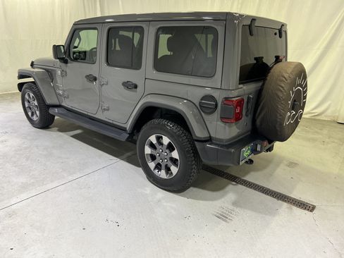 Used 2019 Jeep Wrangler Unlimited Sahara AWD/4WD image 8