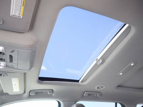 Used 2019 GMC Acadia SLT FWD image 25