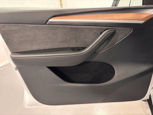 Used 2024 Tesla Model Y Long Range image 15