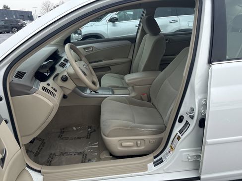 Used 2010 Toyota Avalon XLS image 15