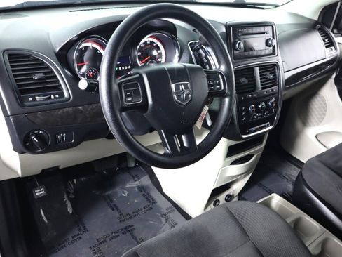 Used 2016 Dodge Grand Caravan SE w/ Quick Order Package 29E SE image 9