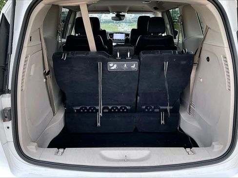 Used 2021 Chrysler Pacifica Touring-L FWD image 30
