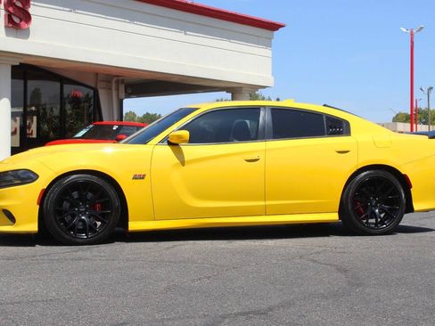 Used 2017 Dodge Charger R/T Scat Pack w/ Driver Confidence Group RWD image 6