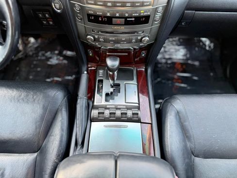 Used 2011 Lexus LX 570 4WD w/ Luxury Pkg image 14