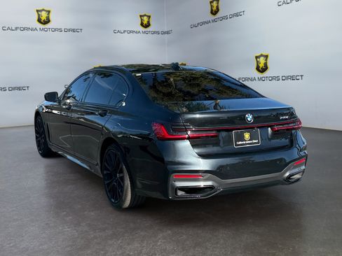 Used 2022 BMW 740i w/ M Sport Package image 3