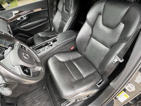 Used 2017 Volvo XC90 T6 Momentum w/ Vision Package image 24