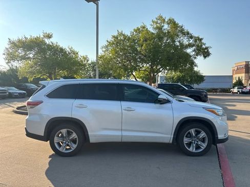 Used 2016 Toyota Highlander Limited Platinum FWD image 4