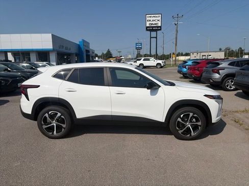 New 2026 Chevrolet Trax RS w/ Driver Confidence Package FWD image 7