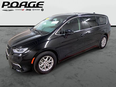 Used 2024 Chrysler Pacifica Touring-L image 1