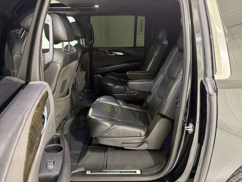 Used 2020 Cadillac Escalade ESV Platinum image 25