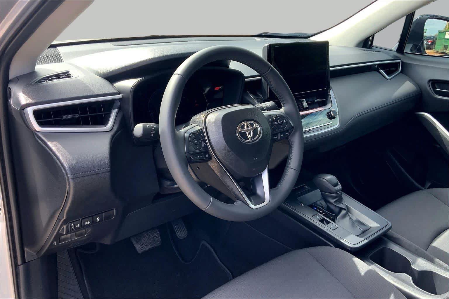 Used 2026 Toyota Corolla Cross LE FWD image 17