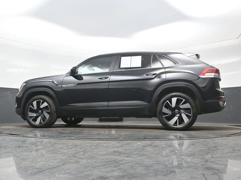 Used 2024 Volkswagen Atlas Cross Sport SE image 27