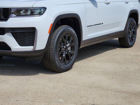 New 2026 Jeep Grand Cherokee L 4WD image 12