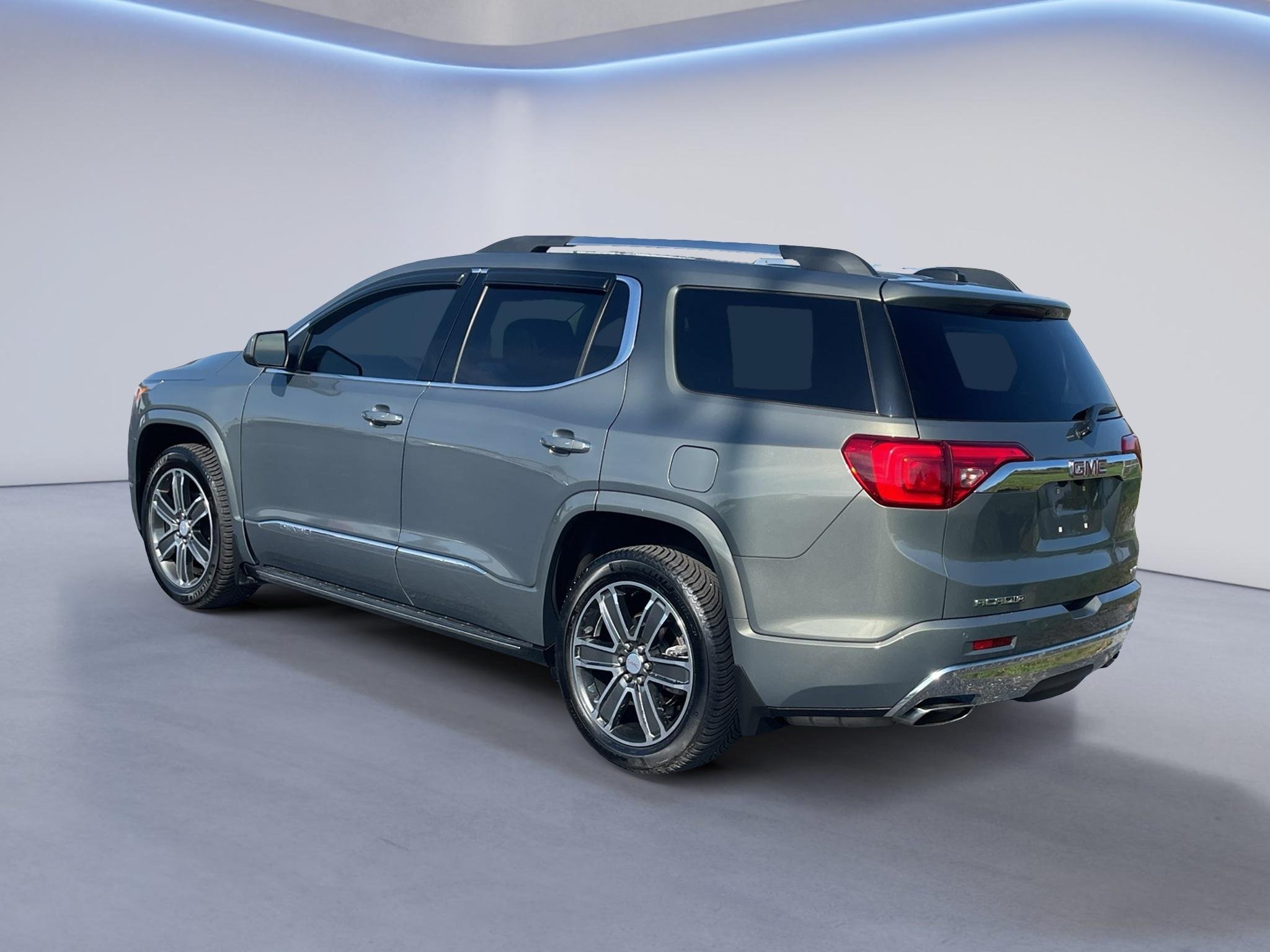 Used 2018 GMC Acadia Denali w/ Technology Package AWD/4WD image 6