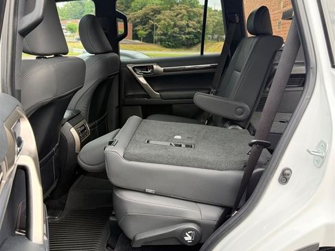 Used 2021 Lexus GX 460 w/ Sport Design Package AWD/4WD image 15
