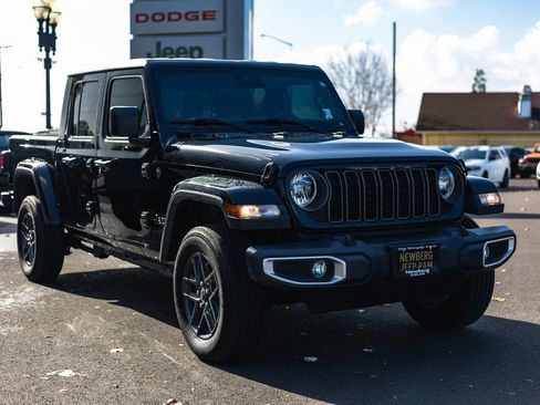 Used 2024 Jeep Gladiator Sport image 6