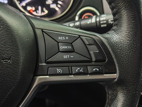 Used 2017 Nissan Rogue SV image 27