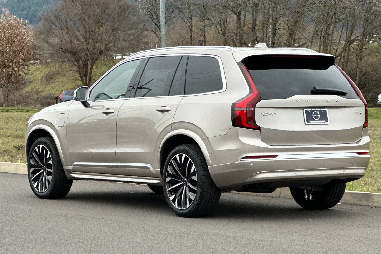 New 2026 Volvo XC90 T8 Plus w/ Protection Package Premier AWD/4WD image 5