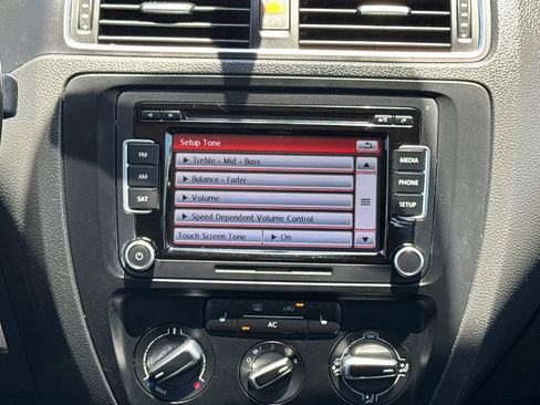 Used 2012 Volkswagen Jetta SE FWD image 22