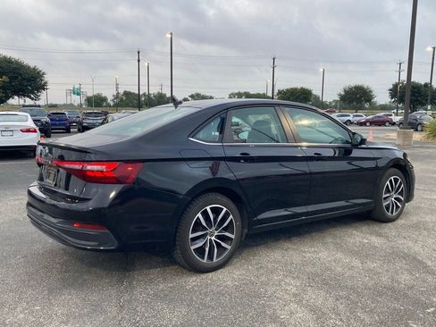 Used 2025 Volkswagen Jetta SE FWD image 5