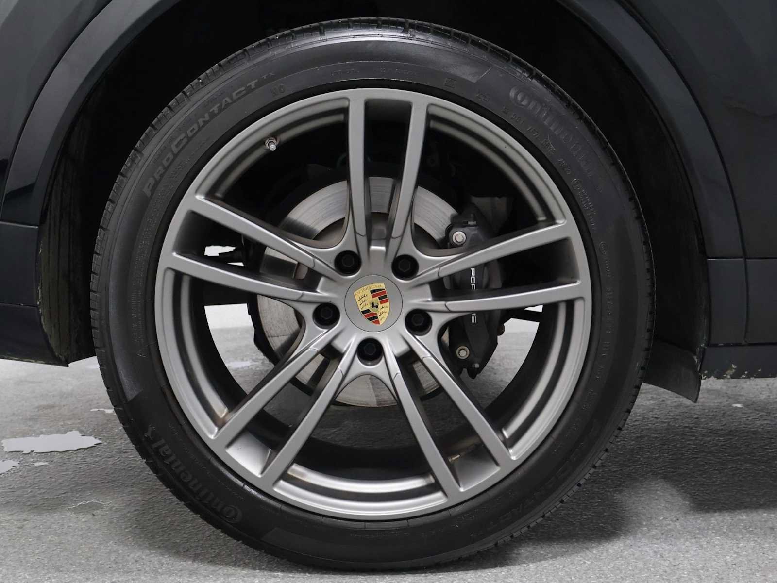Certified 2023 Porsche Cayenne Platinum Edition AWD/4WD image 38