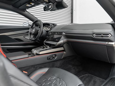 Used 2025 Aston Martin Vanquish RWD image 8