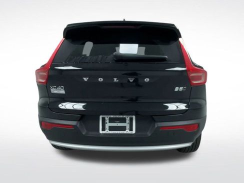 Used 2025 Volvo XC40 B5 Plus image 7