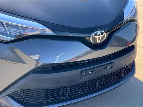 Used 2021 Toyota C-HR XLE image 28