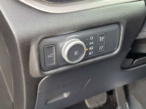 Used 2022 Ford Explorer XLT w/ Equipment Group 202A image 18