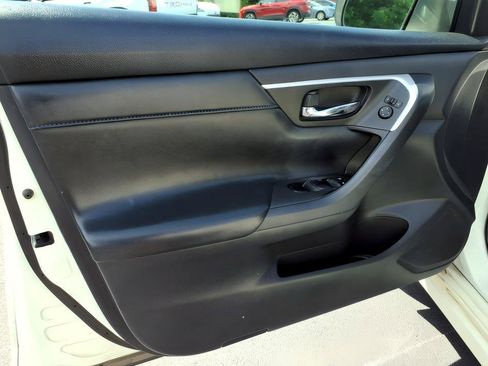 Used 2017 Nissan Altima 2.5 SR w/ Midnight Edition Package FWD image 15