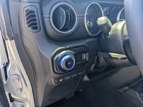Used 2023 Jeep Wrangler Unlimited Sahara AWD/4WD image 23