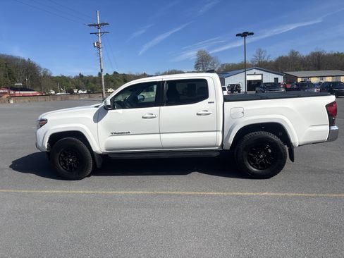 Used 2021 Toyota Tacoma SR5 AWD/4WD image 7