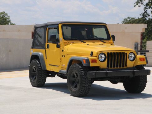 Used 2004 Jeep Wrangler X w/ Convenience Group AWD/4WD image 6