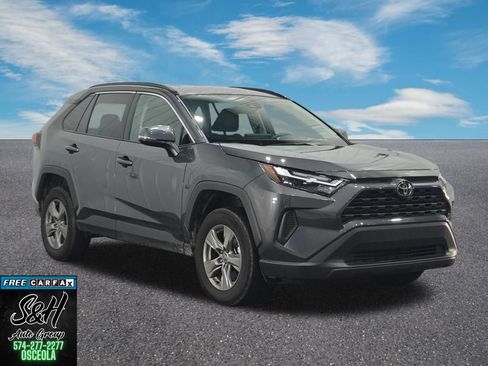 Used 2025 Toyota RAV4 XLE AWD/4WD image 3