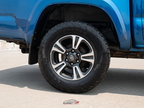 Used 2018 Toyota Tacoma TRD Sport AWD/4WD image 11