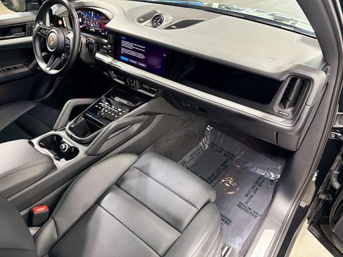 Certified 2024 Porsche Cayenne AWD/4WD image 14