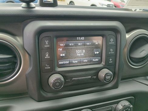 Used 2018 Jeep Wrangler Unlimited Sport image 28