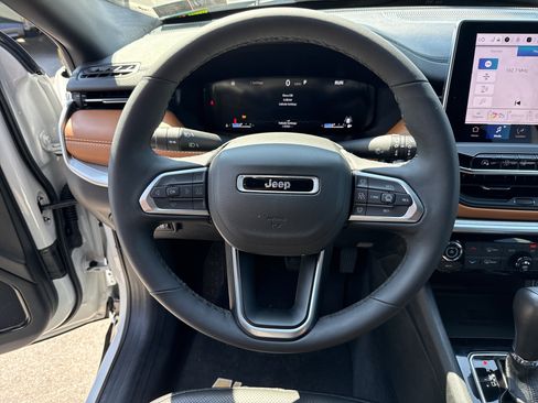 Used 2025 Jeep Compass Limited w/ Elite Group AWD/4WD image 17
