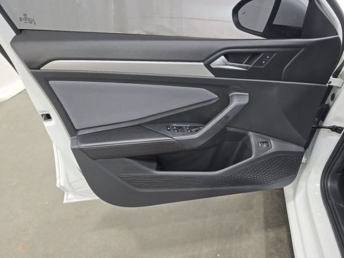Used 2026 Volkswagen Jetta SE FWD image 7