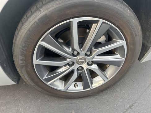 Used 2016 Lexus ES 300h image 16