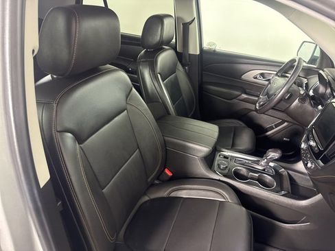 Used 2021 Chevrolet Traverse RS image 14