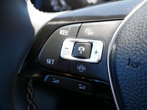 Used 2021 Volkswagen Tiguan SE w/ Panoramic Sunroof Package image 27