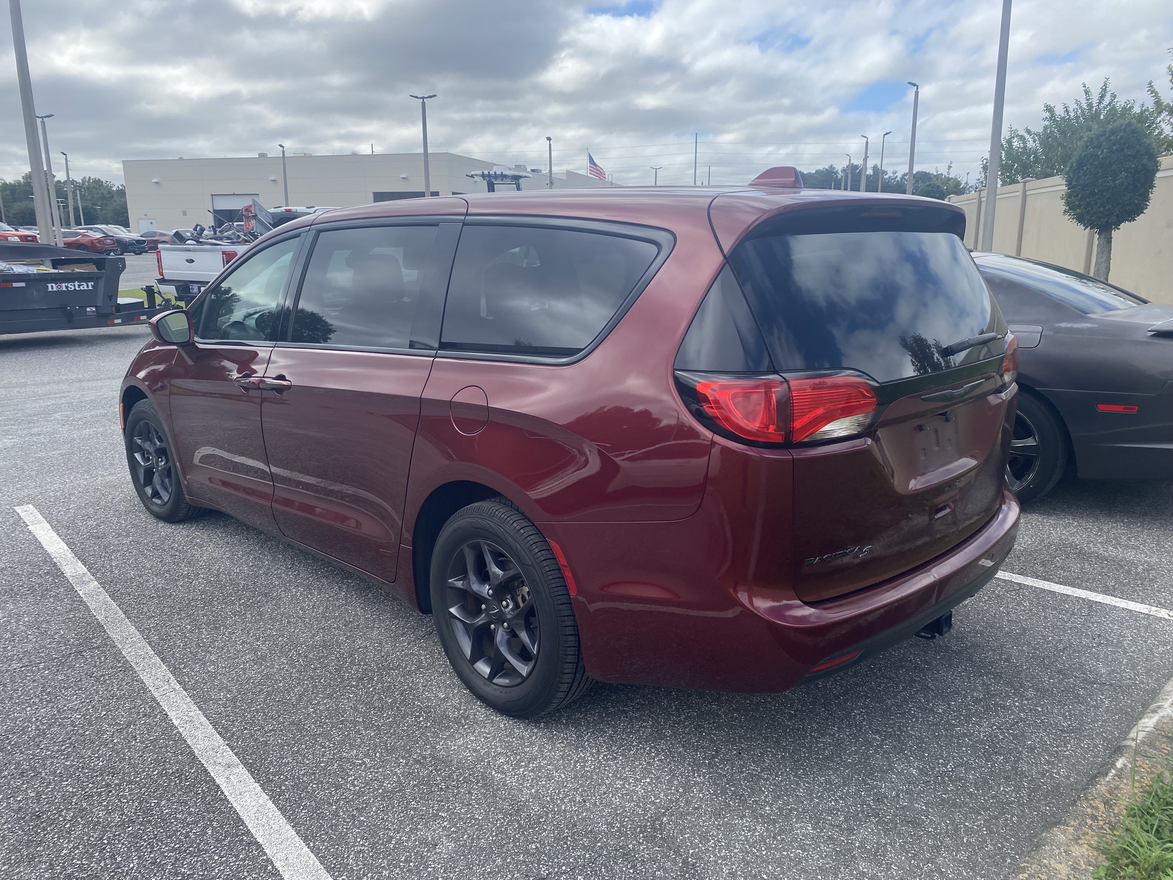 Used 2020 Chrysler Pacifica Touring FWD image 11