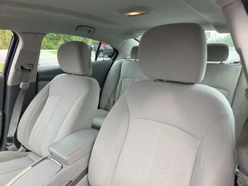 Used 2013 Buick LaCrosse FWD image 29