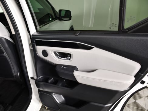 Used 2025 Honda Pilot EX-L image 44