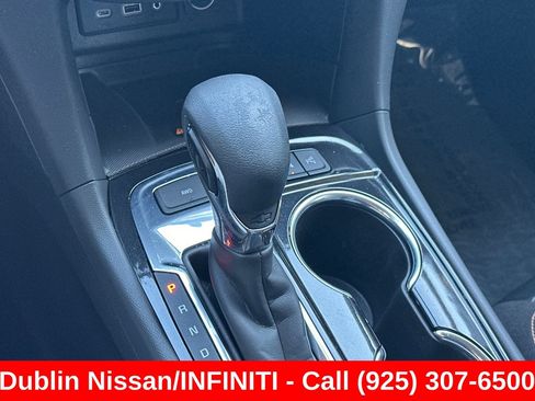 Used 2023 Chevrolet Equinox Premier AWD/4WD image 34