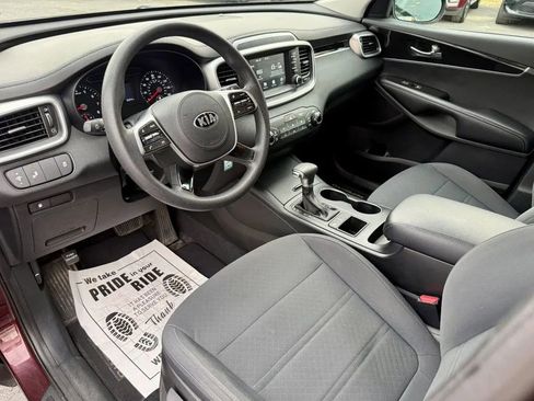 Used 2019 Kia Sorento LX image 2
