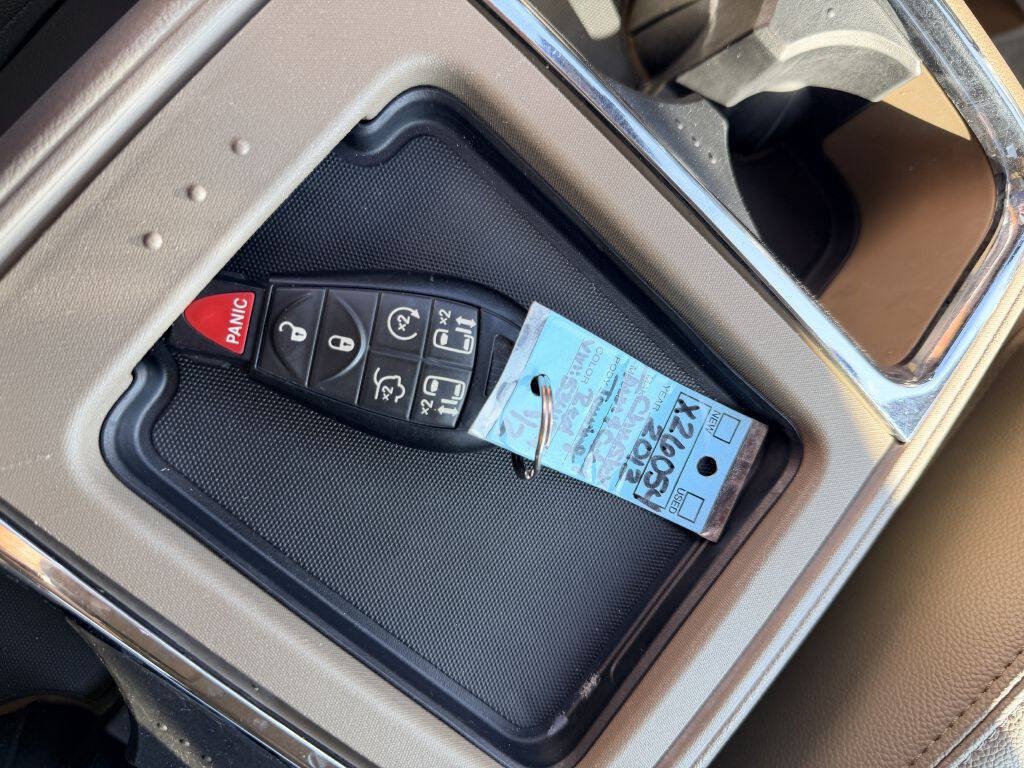 Used 2013 Chrysler Town & Country Touring-L w/ Driver Convenience Group FWD image 23